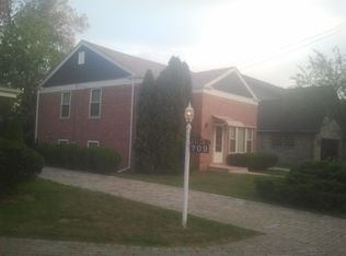 705 N Dee Rd, Park Ridge, IL 60068