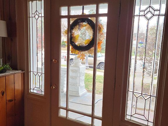 5th image of 412 Elm St