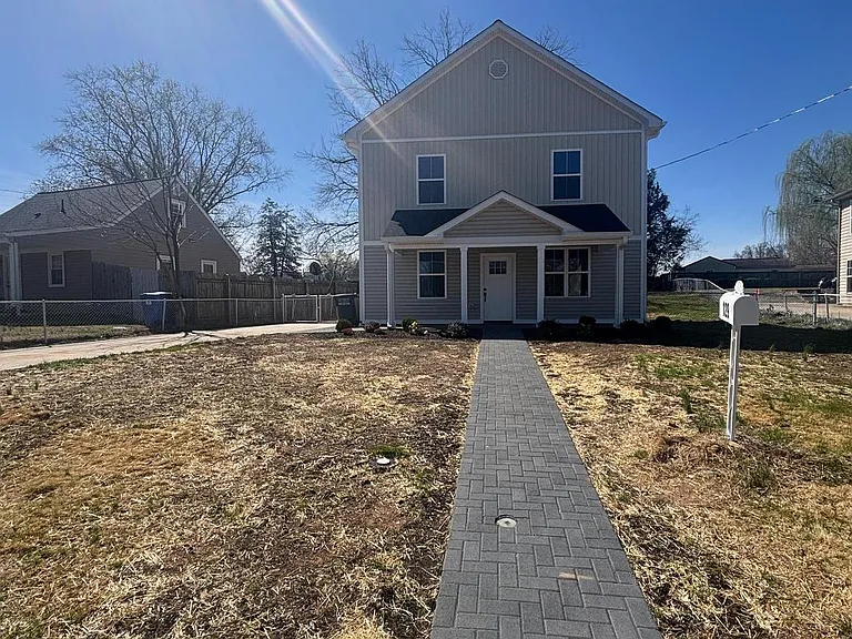 129 Evans St — Photo 4