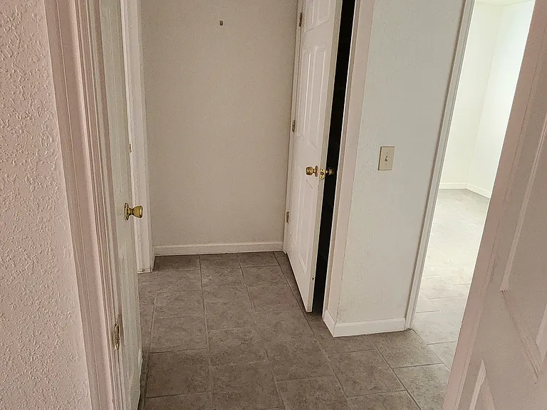 405 E Madison St — Photo 18