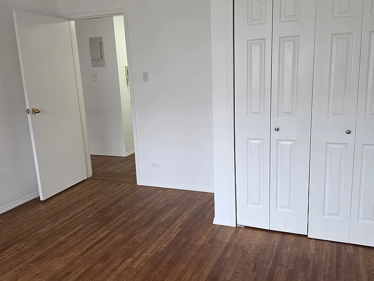 321 Agnes St — Photo 14