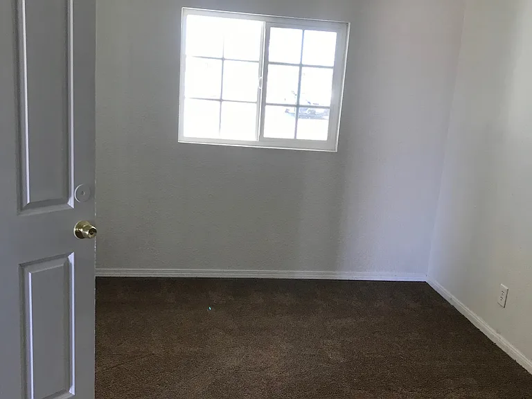 26936 Prospect St — Photo 12