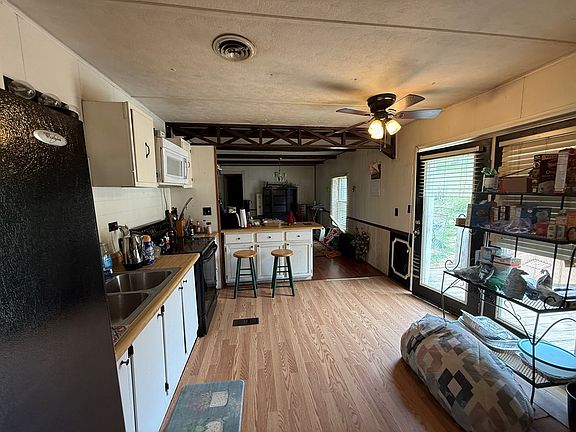5th image of 219 Blackberry Ln