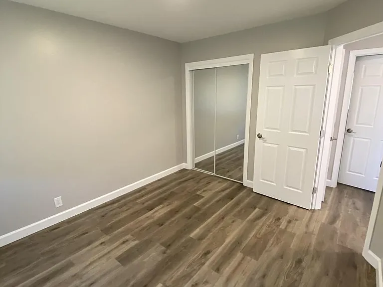 855 Adams St — Photo 3