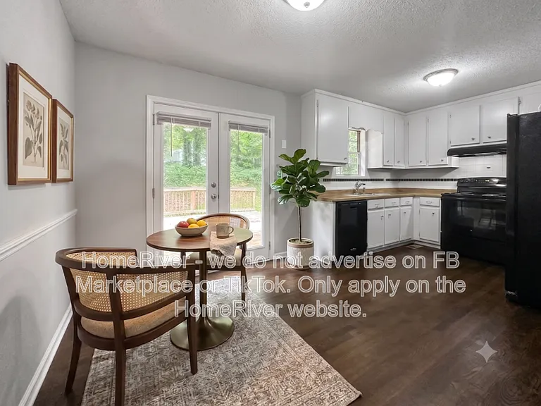 555 Browning Cir — Photo 5