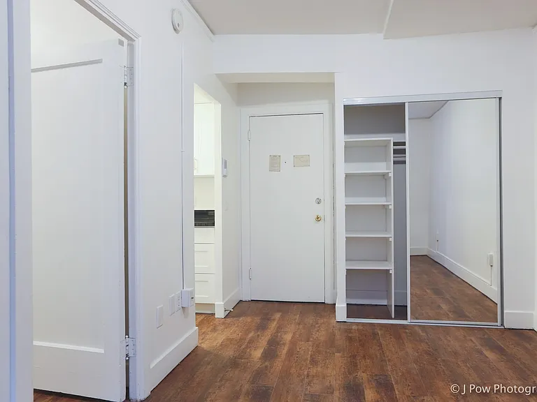 Burlingame Apartments — Photo 14