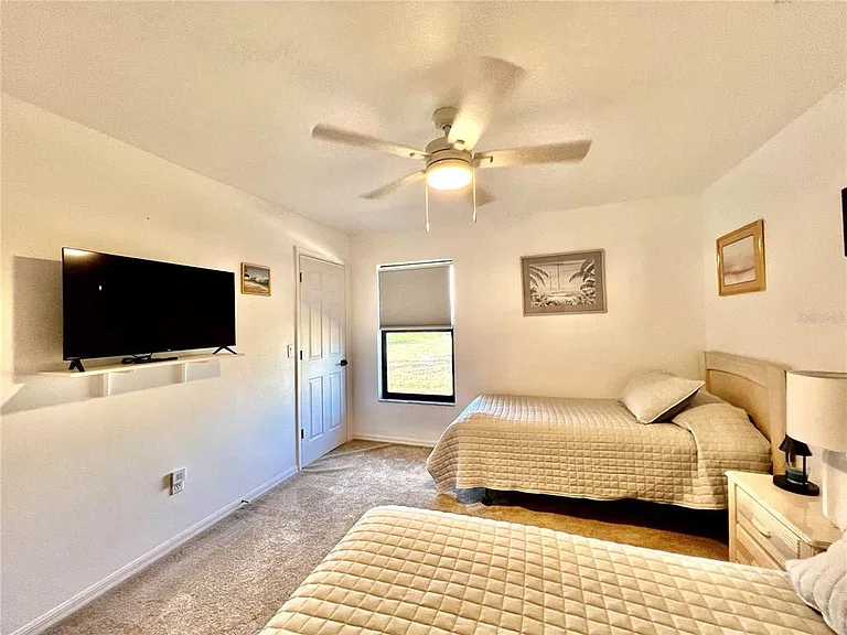 426 NW 37th Pl — Photo 30