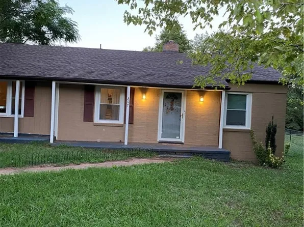 307 S Elm St, Pendleton, SC 29670