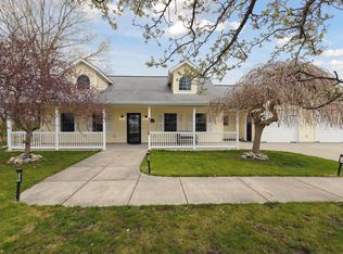 596 W Ridge Rd, Essexville, MI 48732