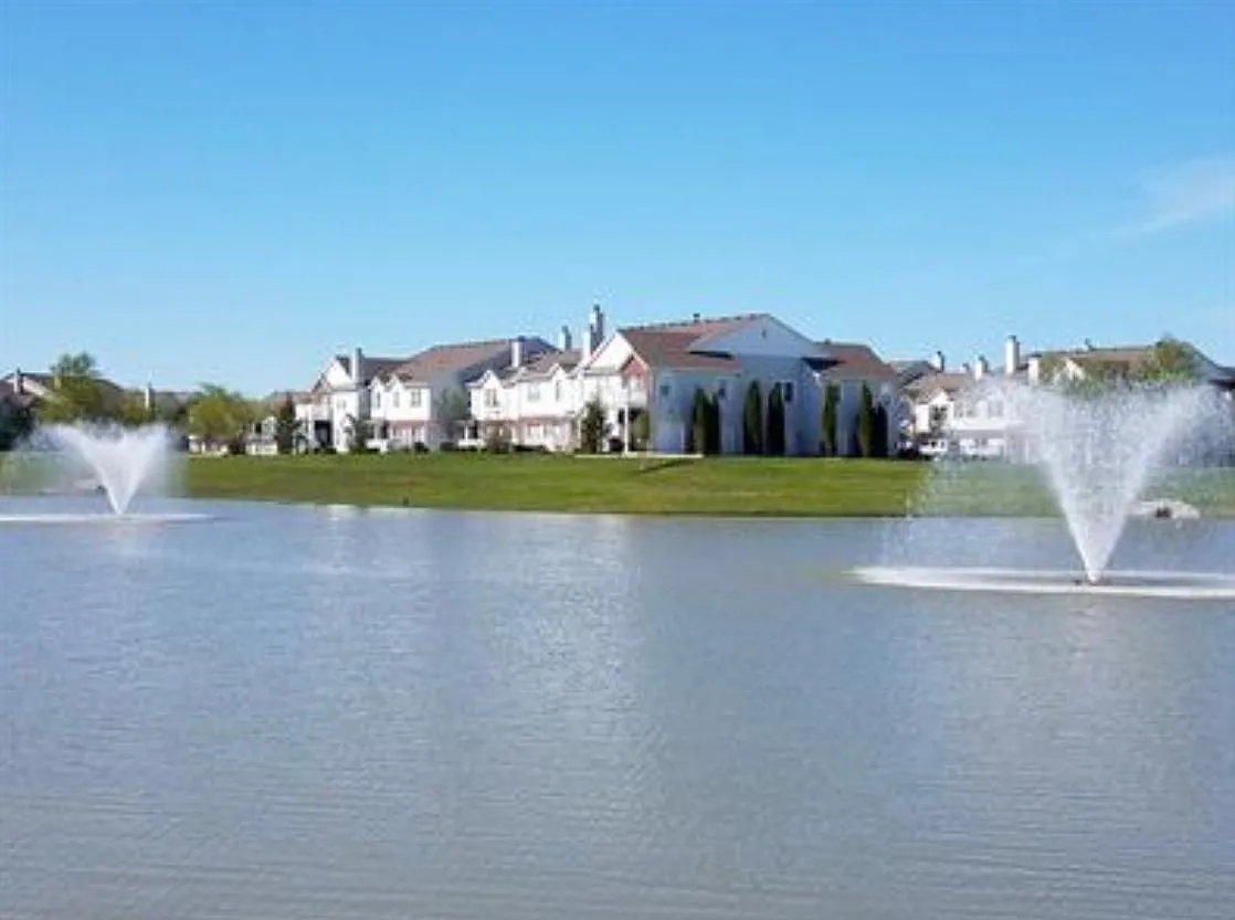 2 bed, 2.5 bath, 1350 sqft, $1,799 — Photo 2