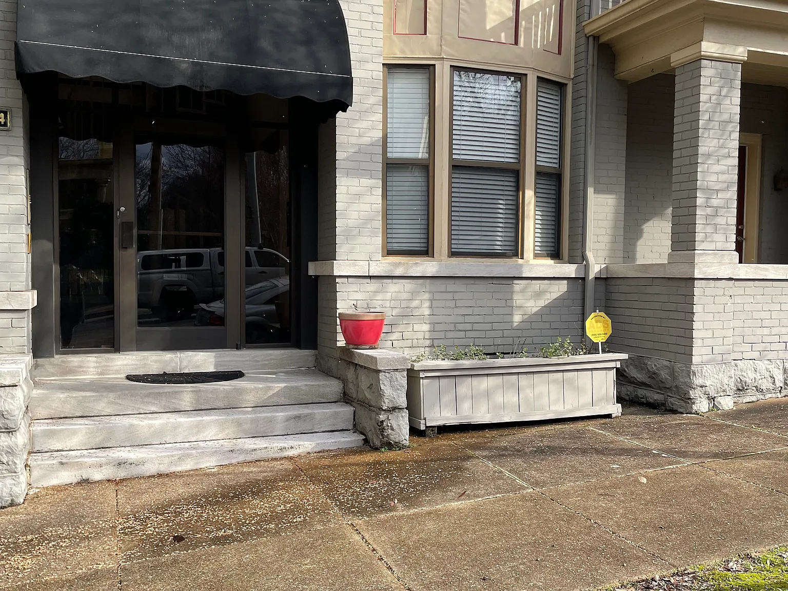 324 Lindsay Street — Photo 1