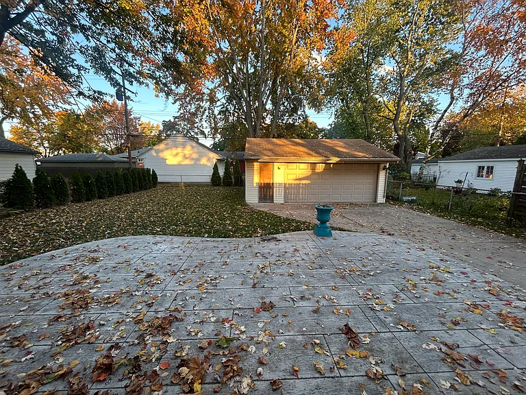 1210 Kenilworth Pl — Photo 2