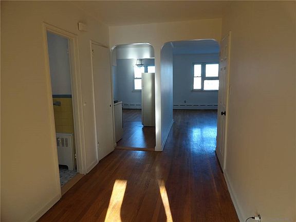 5th image of 31-08 86th St
