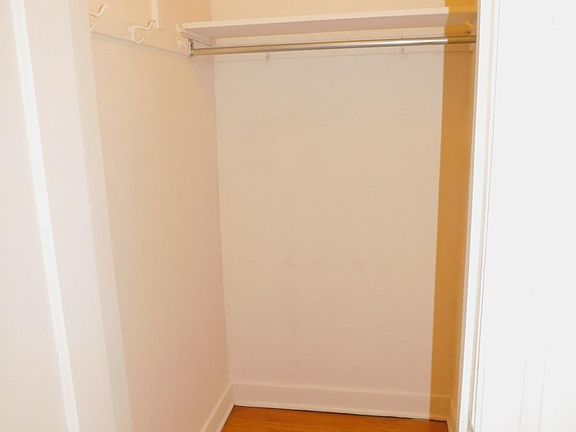 4th image of 2548 Prairie Ave #30