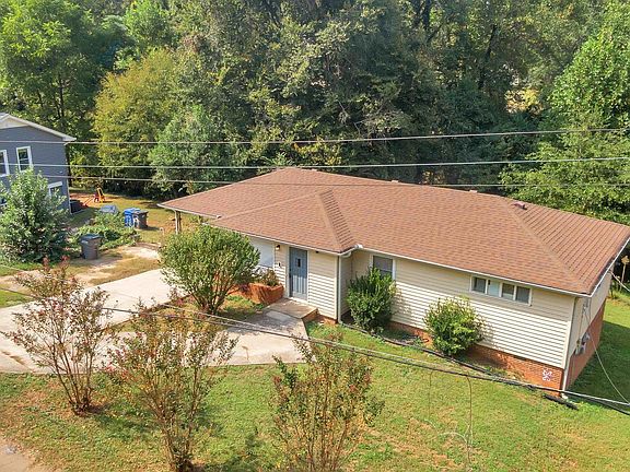 2nd image of 450 Crosby Cir