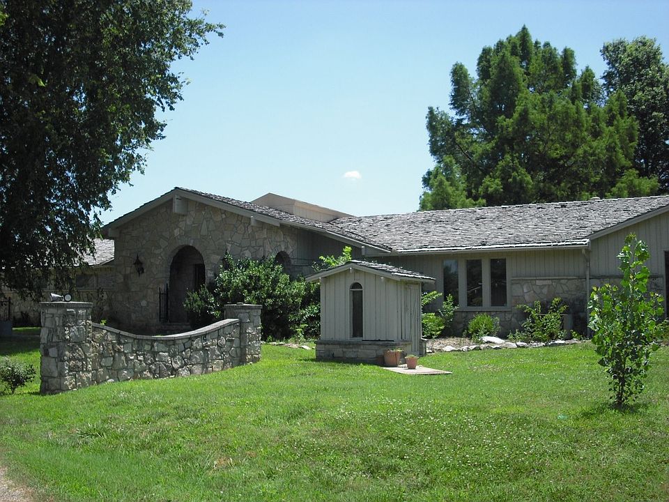 1st image of 2908 Lakeshore Dr