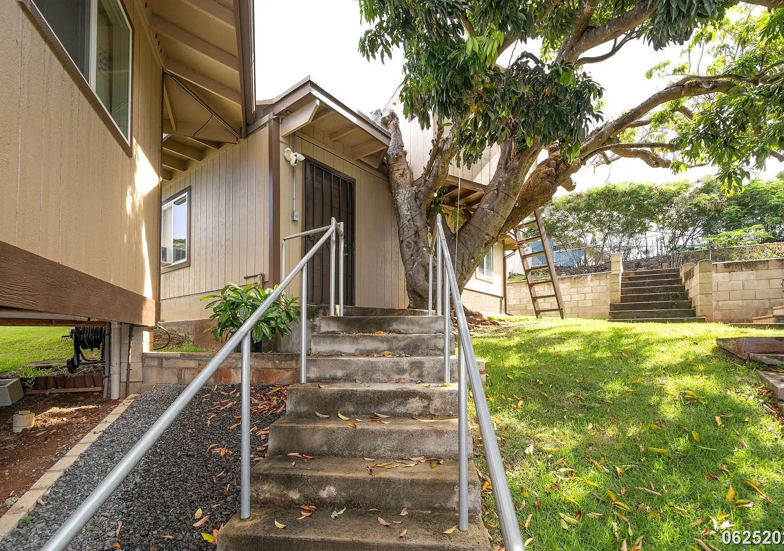 Like New breezy Studio/1BA detached cottage in a single family dwelling in Aiea — Photo 2