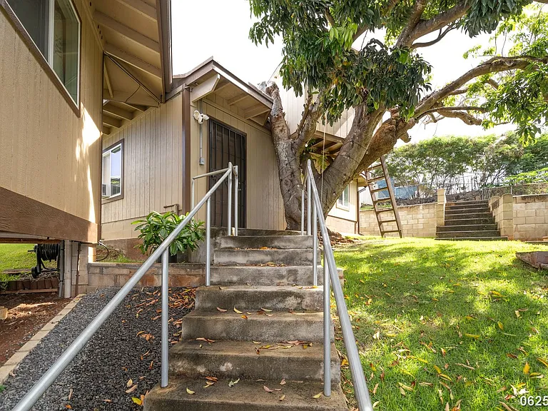 99-1061 Manako Pl #B — Photo 2