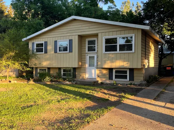 5032 Ten Mile Rd NE, Rockford, MI 49341