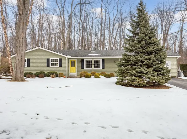 212 Creekwood Dr, Rochester, NY 14626