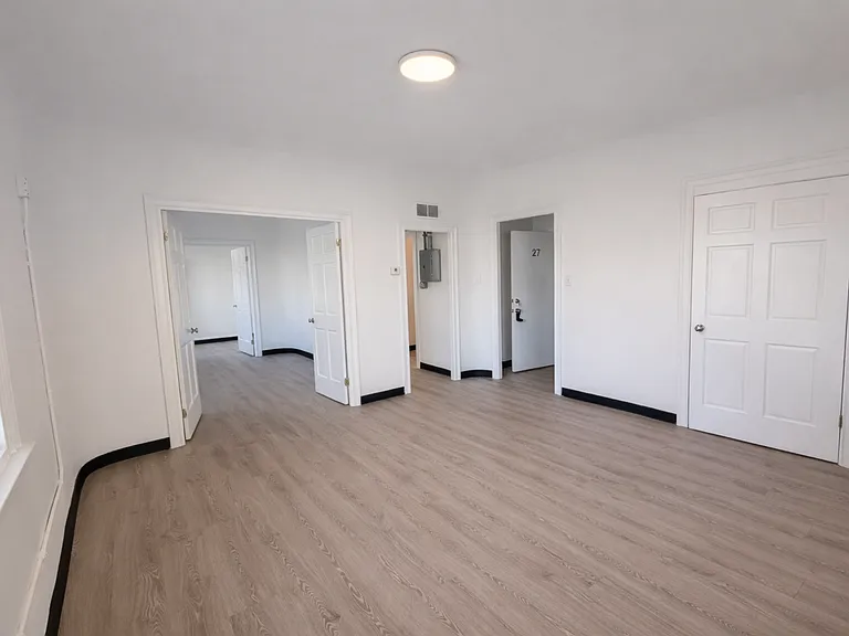 Donaldson Arms Apartments — Photo 12