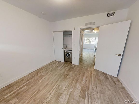 4th image of 1035 Euclid Ave Unit 24