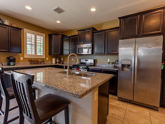 3rd image of 2319 W Arroyo Way