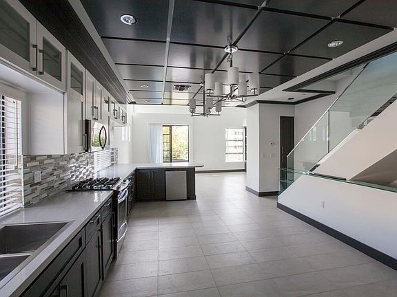 3rd image of 2131 S Beverly Glen Blvd APT 6