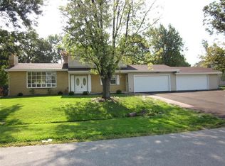 8505 Dewey St, Crown Point, IN 46307