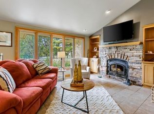 N1774 Fair Oaks Rd, Lake Geneva, WI 53147
