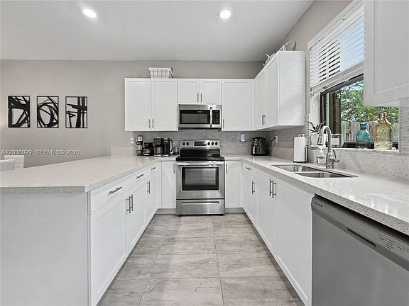 3rd image of 1608 SW 28th St