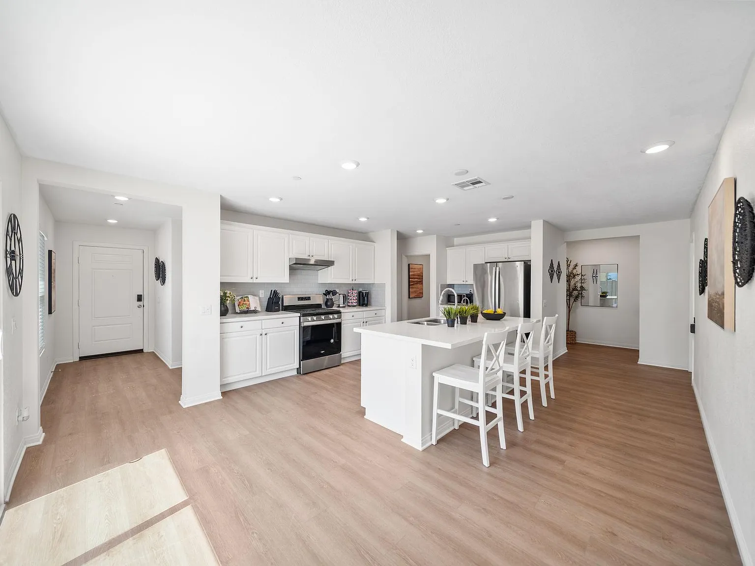 4 bed, 3.0 bath, 1853 sqft, $1,295 — Photo 4