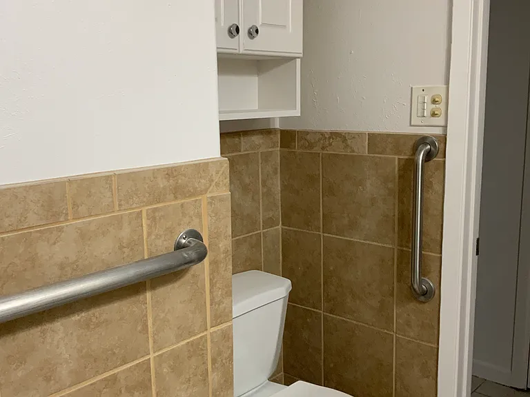 713 Clover Park Dr — Photo 12