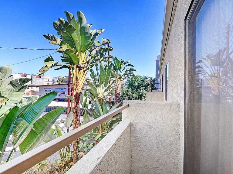 11325 Morrison St — Photo 109