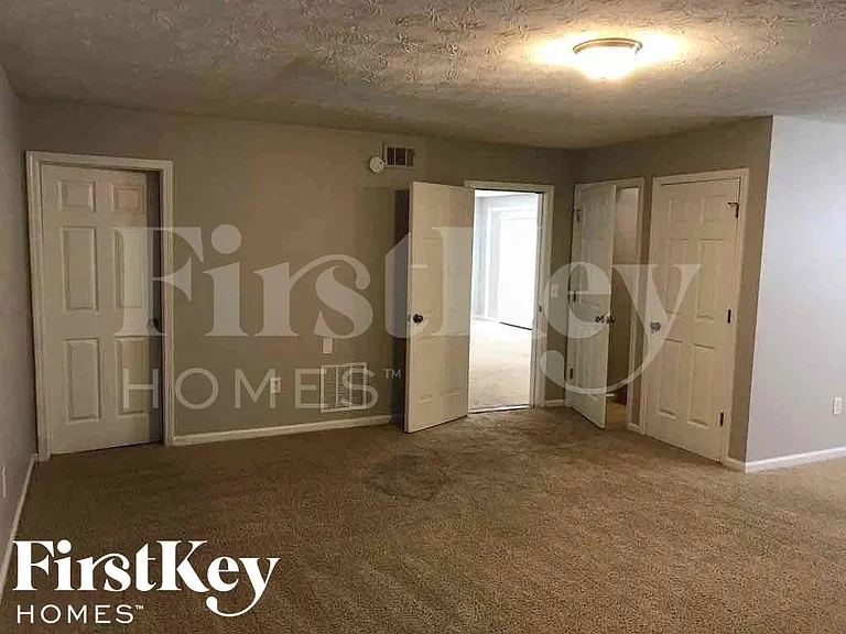 5623 Crystal Hl — Photo 8