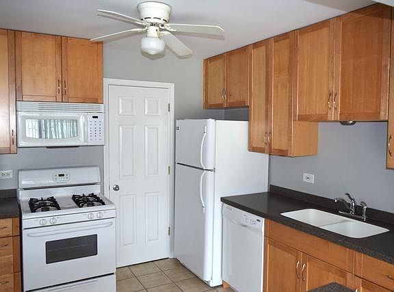 3rd image of 402 Sandalwood Ln APT C2