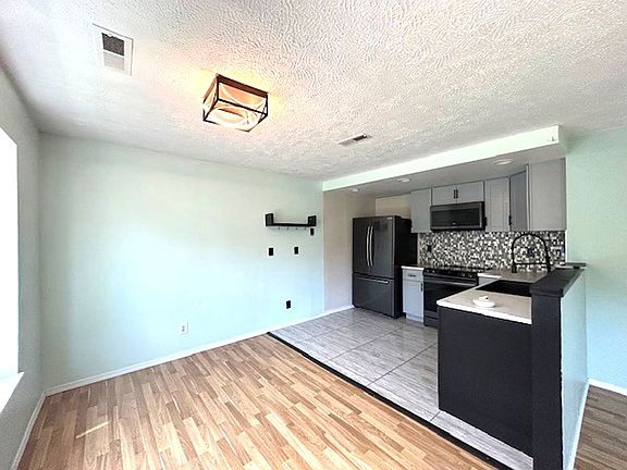 5th image of 1019 Brittany Park Dr