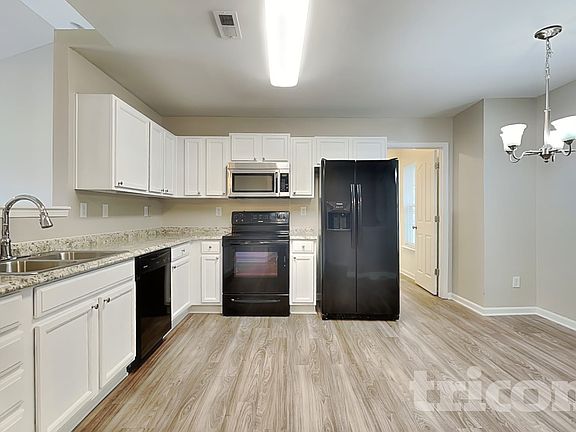 5th image of 10207 Green Hedge Ave