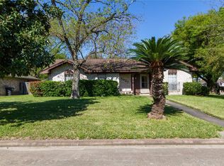 6027 Black Gum Dr, Houston, TX 77092