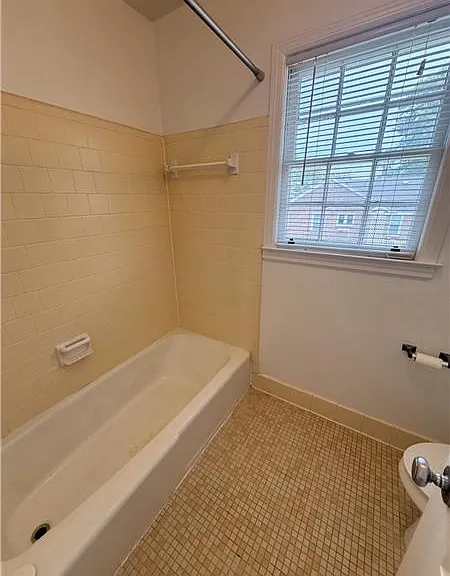 139 E 55th St #C — Photo 11