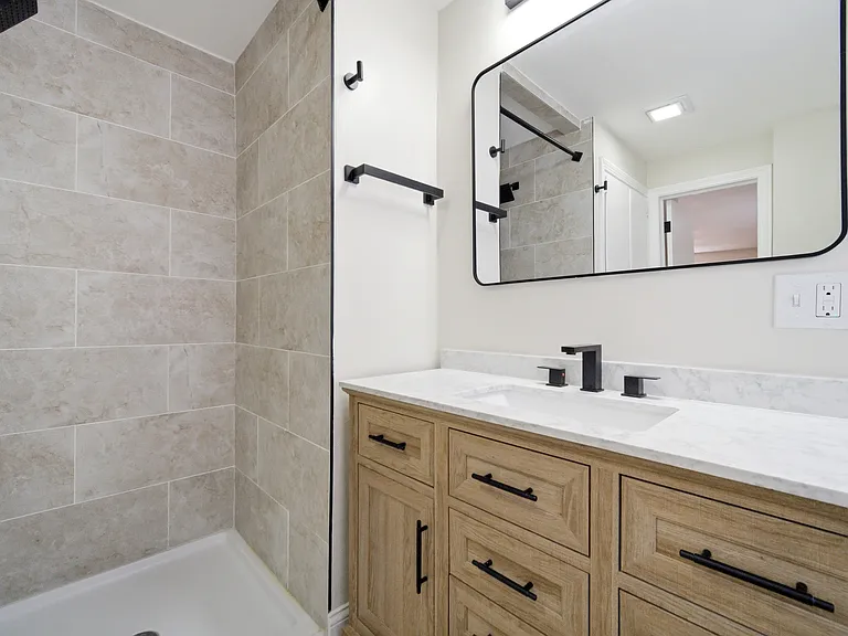 4037 Washington Blvd — Photo 24