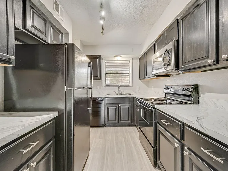 6636 Reeves St — Photo 3
