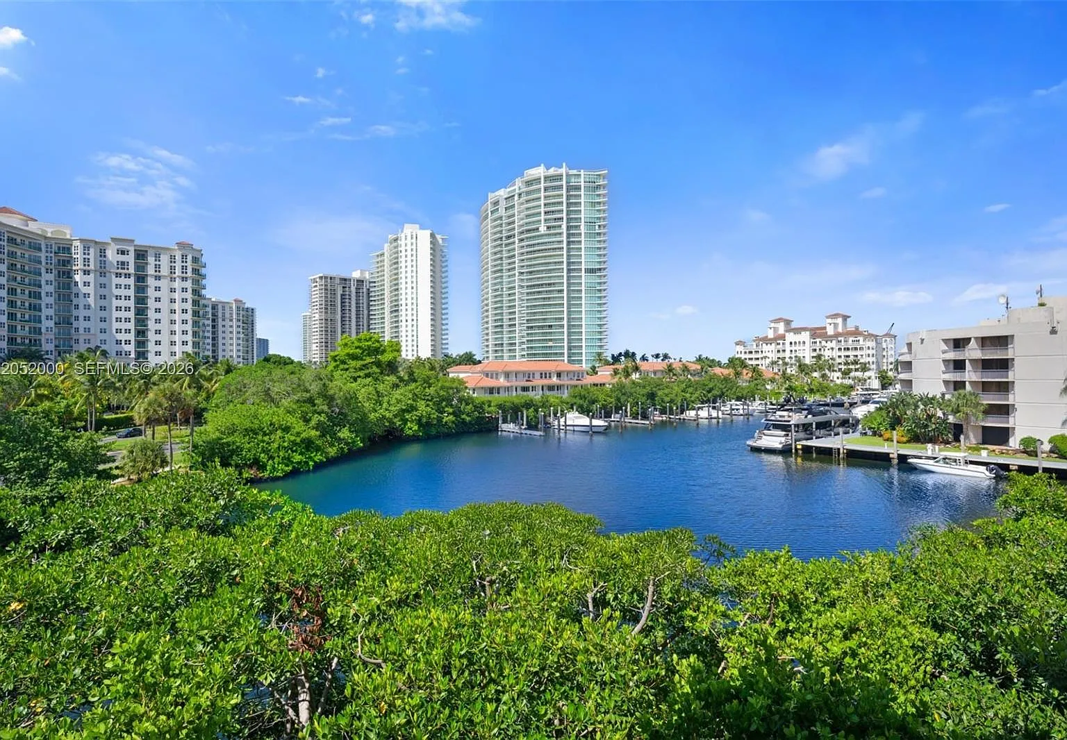 The Yacht Club At Aventura — Photo 4