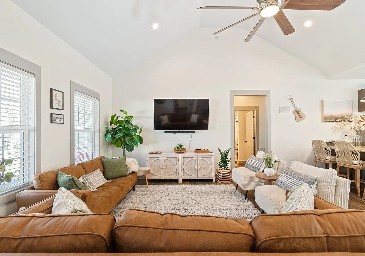 3 bed, 1761 sqft, $2,400 — Photo 2