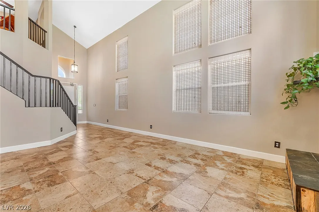 3 bed, 2.5 bath, 2302 sqft, $3,200 — Photo 2