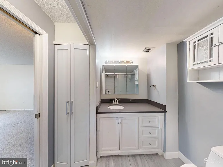 200 N Pickett St #207 — Photo 41