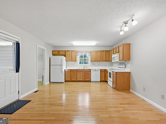 5th image of 218 Eden Woods