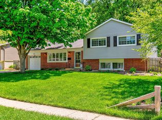 715 Nottingham Ln, Crystal Lake, IL 60014