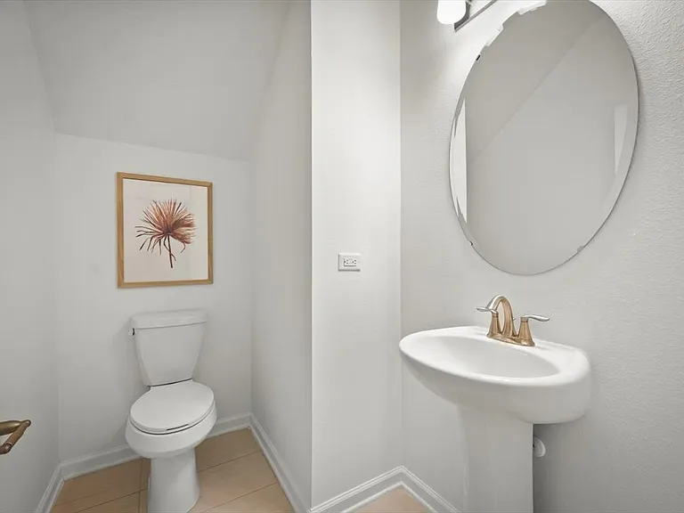 19 Goldcrest Way St — Photo 52