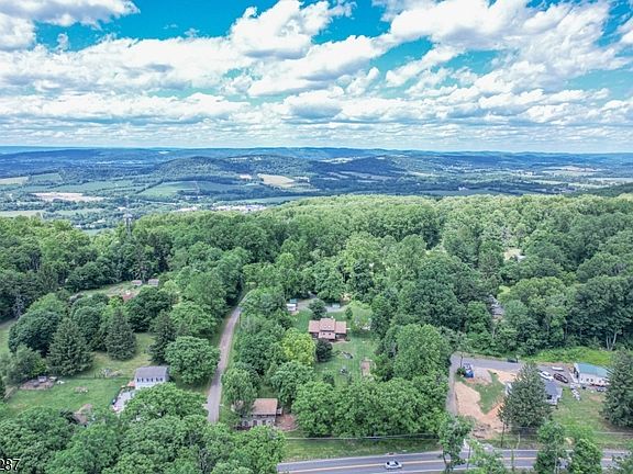 5th image of 2 Pine Ct